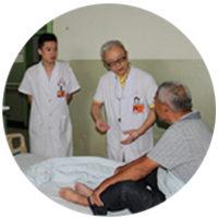 专家为患者会诊