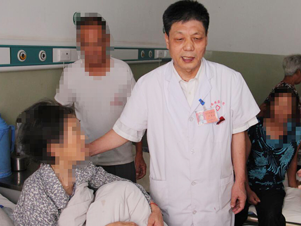 专家为患者会诊