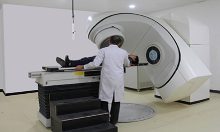 Tumor radiotherapy linear accelerator